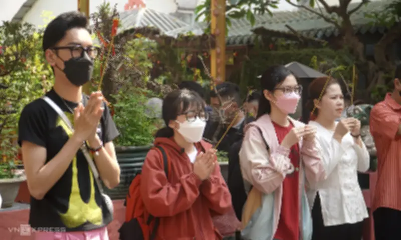 Cảnh báo 'sát thủ' từ khói hương, vàng mã: Bác sĩ chỉ cách phòng tránh