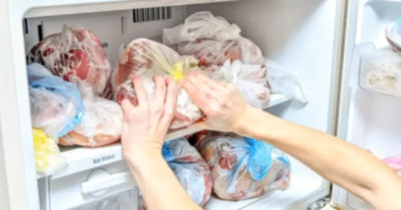 Cảnh báo từ chuyên gia: Thịt lợn để tủ đông quá lâu có thể gây hại sức khỏe