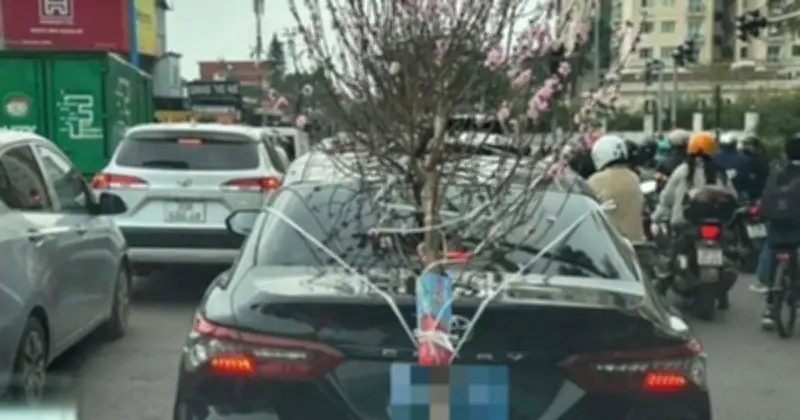 Cảnh báo: Đặt đồ lên nóc xe dịp lễ Tết có thể bị phạt tới 10 triệu đồng