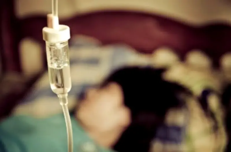 Cảnh báo tử vong do tự truyền Glutathione tại nhà: Chuyên gia chỉ rõ nguy cơ sốc phản vệ