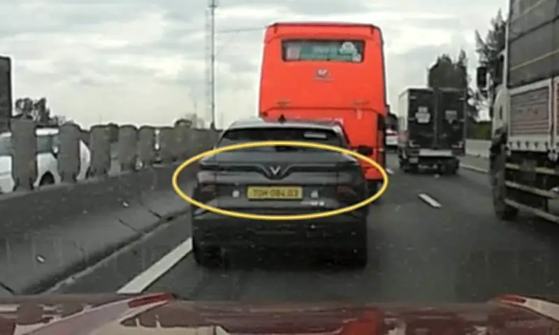 Cảnh báo: Xe điện giảm tốc không bật đèn phanh - Nguy cơ tai nạn khi bám đuôi