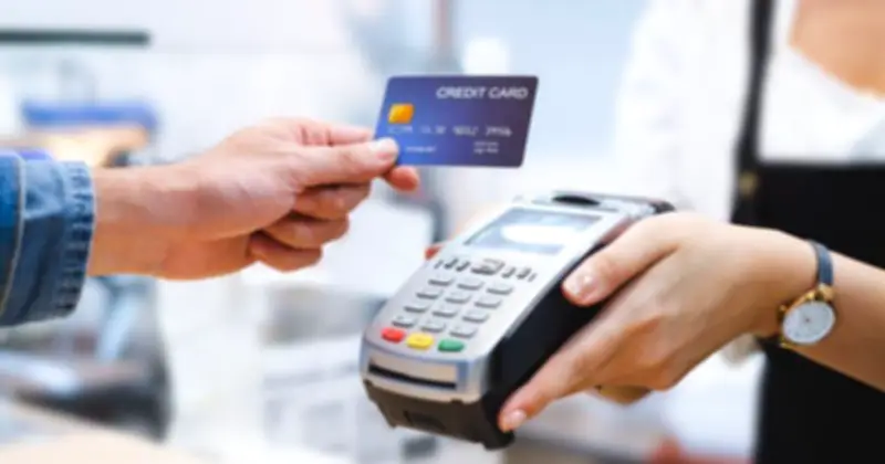 Cảnh giác lừa đảo thẻ tín dụng: Đừng vô tư giao thẻ cho người khác giữ