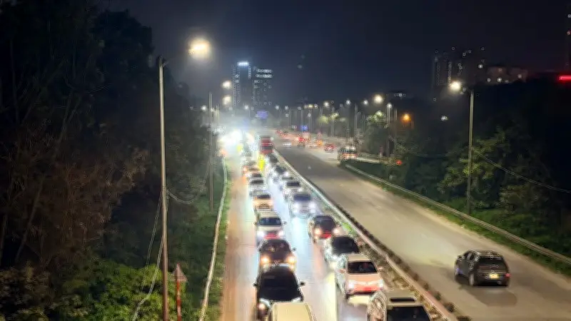 Cảnh sát giao thông dự kiến phân làn, tạm cấm chiều cao tốc để giảm ùn tắc