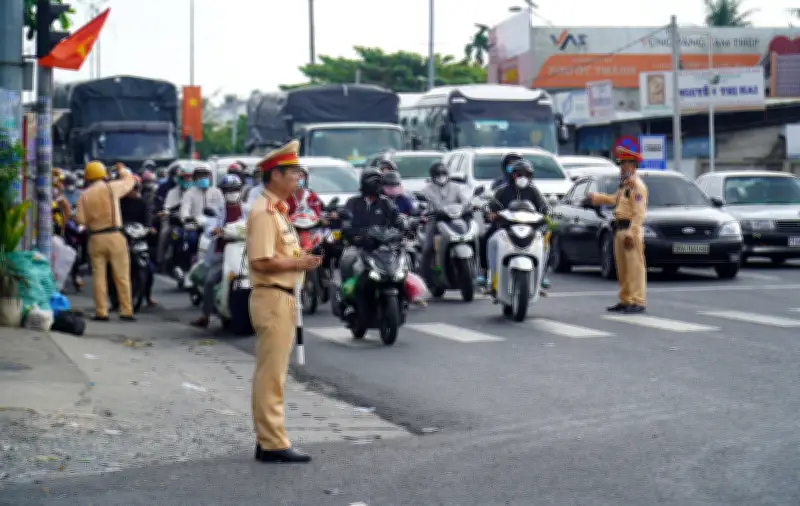 Cảnh Sát Giao Thông Đồng Tháp Linh Hoạt Điều Tiết, Mang Lại Hành Trình Xuân Ấm Áp