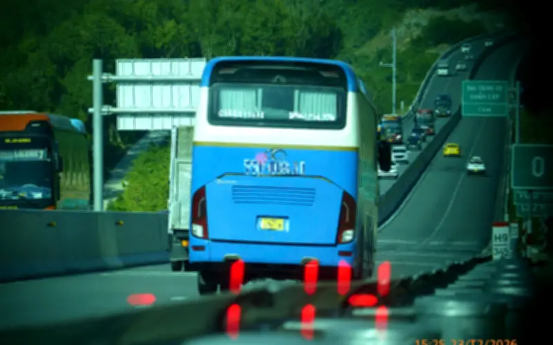 Cảnh Sát Giao Thông Xử Lý Hàng Chục Xe Khách Vi Phạm Tốc Độ Trên Cao Tốc