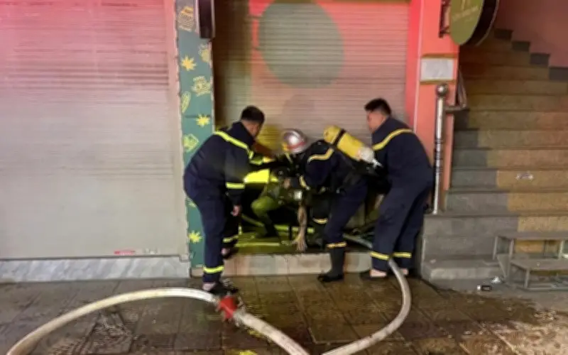 Cảnh sát Hà Nội giải cứu thành công 3 người trong vụ cháy nhà ở phường Phương Liệt