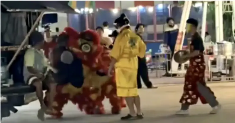 Cảnh sát Thái Lan cải trang thành đội múa lân để bắt tội phạm