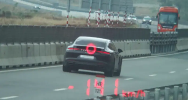 Cảnh sát xác minh xe Porsche chạy 141 km/h trên cao tốc Cà Ná - Vĩnh Hảo