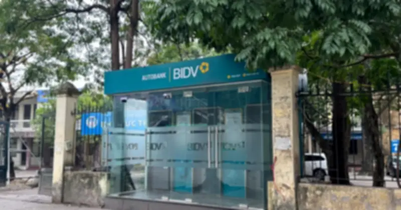 Cảnh xếp hàng rút tiền trước Tết biến mất, thanh toán số bùng nổ