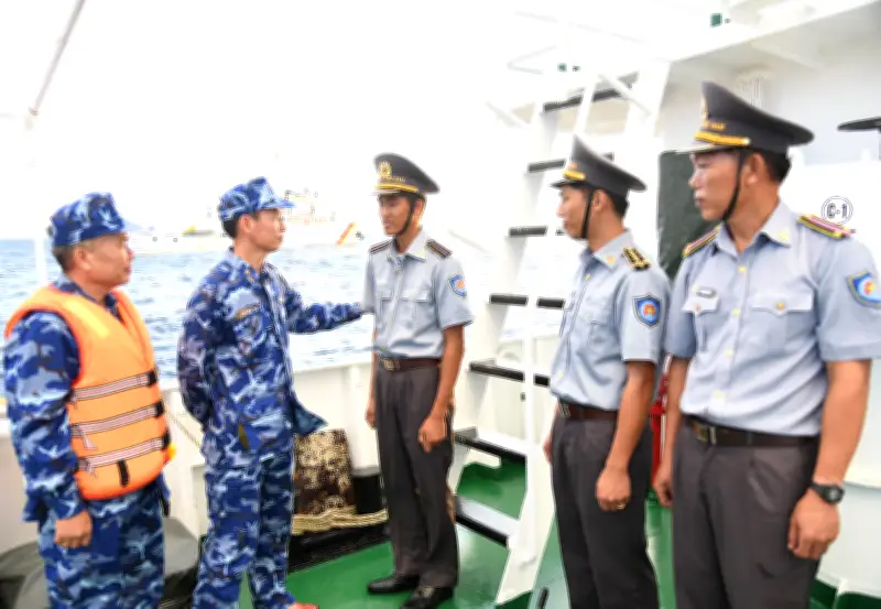 Đoàn công tác Vùng Cảnh sát biển 3 thăm, tặng quà Tết ngư dân tại Trường Sa