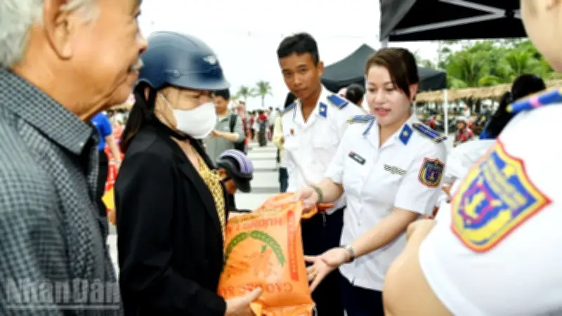 Cảnh sát biển Vùng 4 lan tỏa yêu thương, chăm lo Tết ấm cho dân đảo Phú Quốc