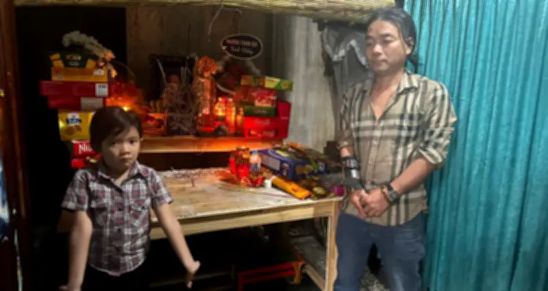 Con gái út mất đứng mừng 5 Tết, cha tát nguyên vay nợ lo hậu sự cho con