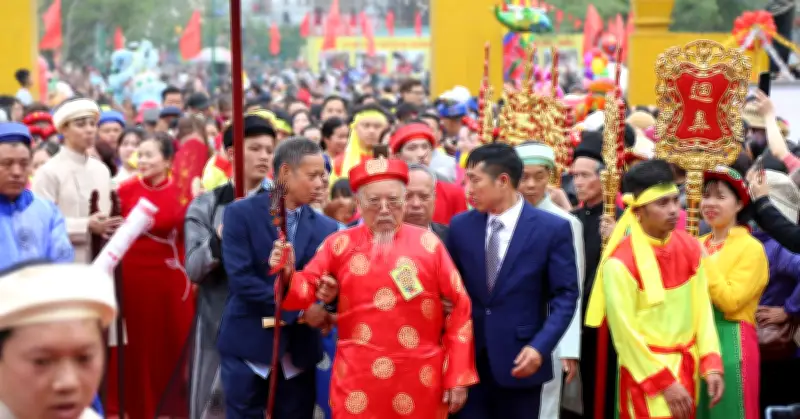 Con rể Quảng Ninh dùng quan tài rước bố vợ 100 tuổi lên miếu báo công