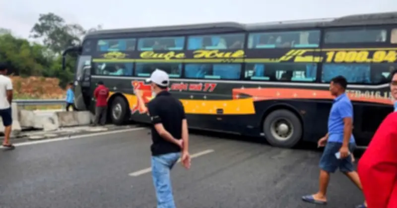 Tai nạn liên tiếp trên cao tốc Bắc - Nam gây ùn tắc kéo dài dịp Tết