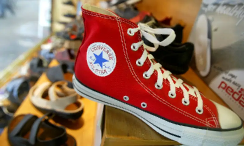 Converse - Thương hiệu giày trăm tuổi hụt hơi trước nguy cơ bị bán