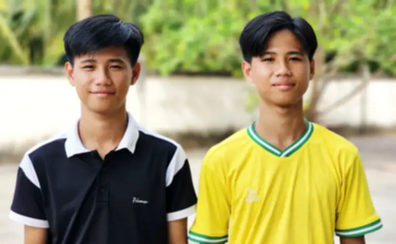 Cặp song sinh người Khmer ở Cần Thơ cùng trúng tuyển nghĩa vụ Công an nhân dân