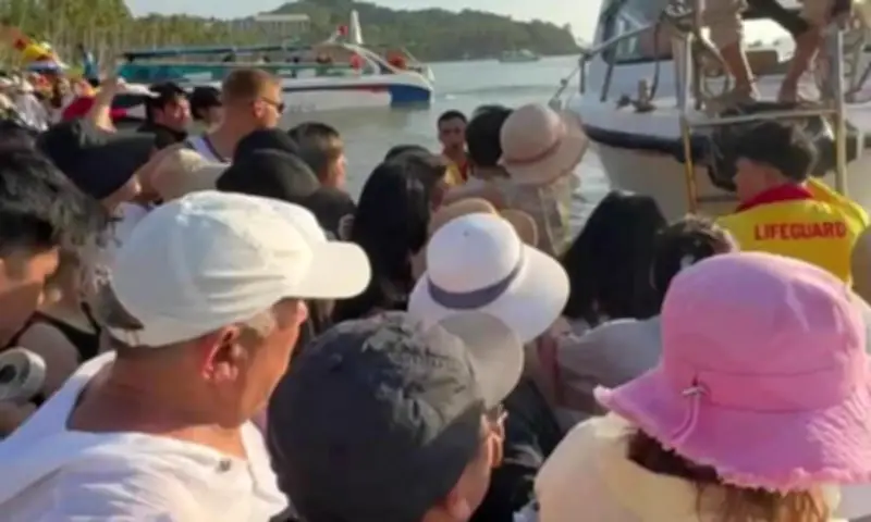 Cáp treo Hòn Thơm gặp sự cố, hàng nghìn khách du lịch phải sơ tán bằng canô