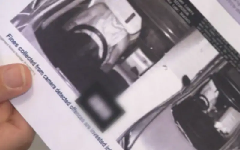 Cặp vợ chồng Úc bị phạt 115 triệu đồng vì tên trộm không thắt dây an toàn