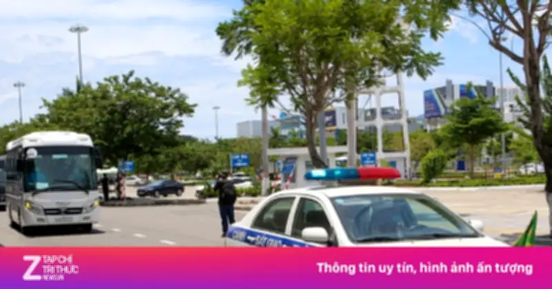 CSGT dẫn đường, hỗ trợ các đoàn xe chở người dân về quê đón Tết Nguyên đán 2026