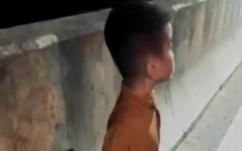 CSGT giải cứu trẻ lạc trên cao tốc và phố đông đêm giao thừa