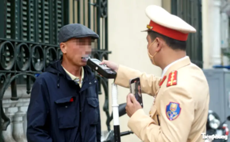 CSGT kiểm tra nồng độ cồn, tai nạn giao thông ngày Tết giảm mạnh