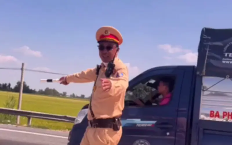 CSGT Đồng Tháp chỉ đường bằng giọng miền Tây thân thiện gây sốt mạng xã hội