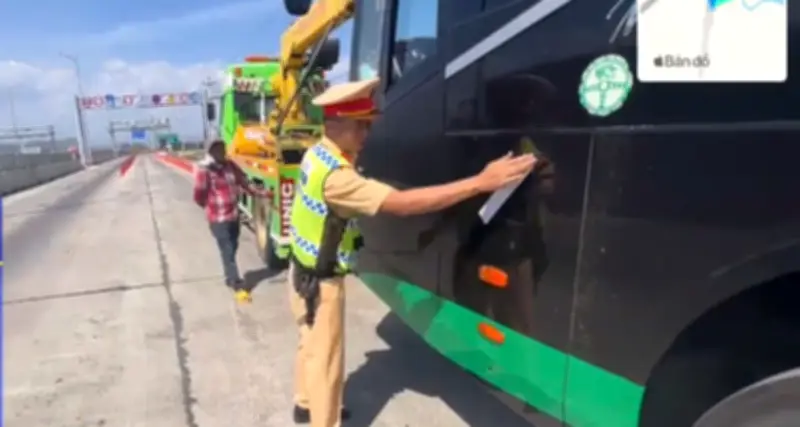 CSGT niêm phong xe khách vi phạm trên cao tốc, xử lý nghiêm tài xế