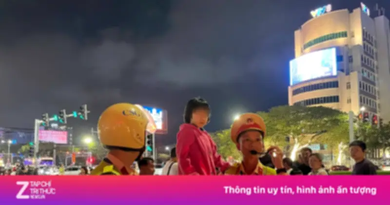 CSGT Đà Nẵng kịp thời hỗ trợ cháu bé 4 tuổi đi lạc trong đêm giao thừa