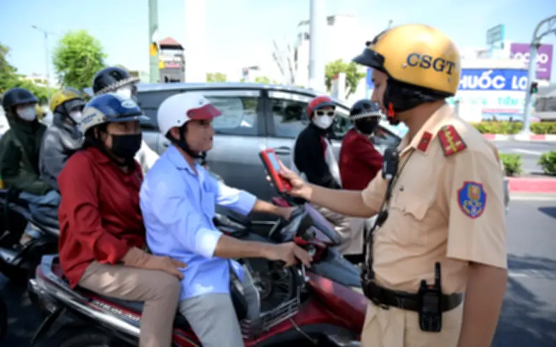 CSGT TP.HCM Đồng Loạt Kiểm Tra Nồng Độ Cồn Sáng Mùng 1 Tết Bính Ngọ