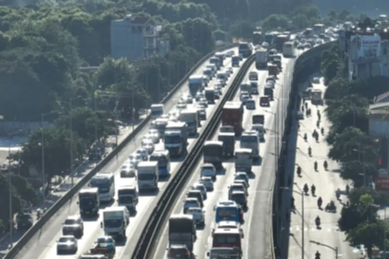 CSGT triển khai phân luồng giao thông dịp Tết tại Hà Nội và TP.HCM