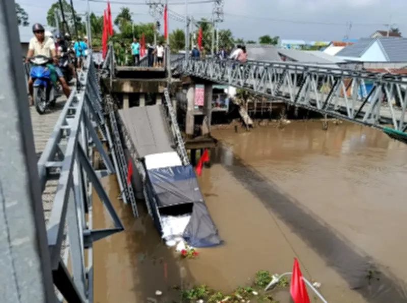 Cầu 30/4 Cần Thơ sập nhịp giữa sau tai nạn xe tải, cấm giao thông đường thủy