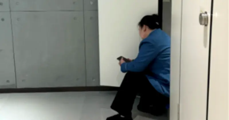 Câu chuyện ấm lòng: Lao động ngủ lại công ty nhận khoản thưởng 200.000 NDT từ chủ doanh nghiệp