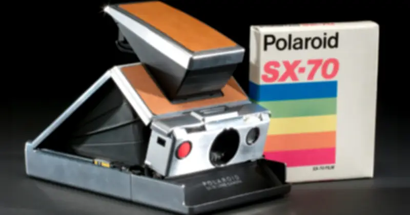Câu hỏi ngây thơ của bé gái 3 tuổi khai sinh máy ảnh Polaroid