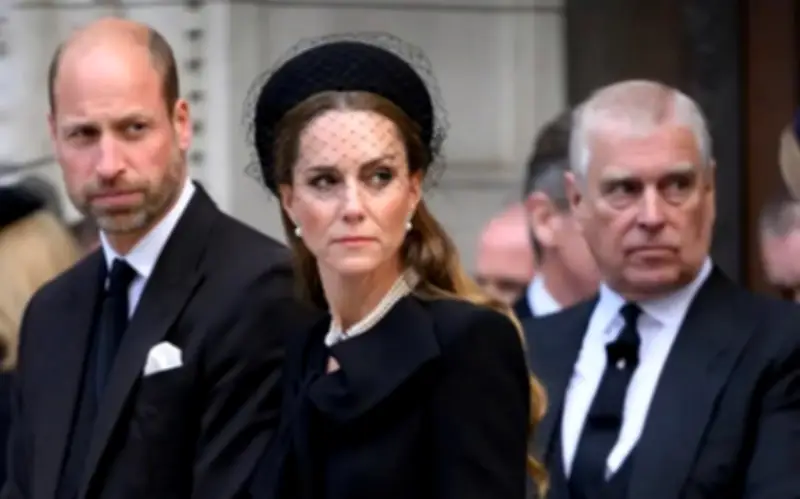 Cựu Hoàng tử Andrew bị bắt vì nghi ngờ chuyển tài liệu mật cho tỉ phú ấu dâm Epstein