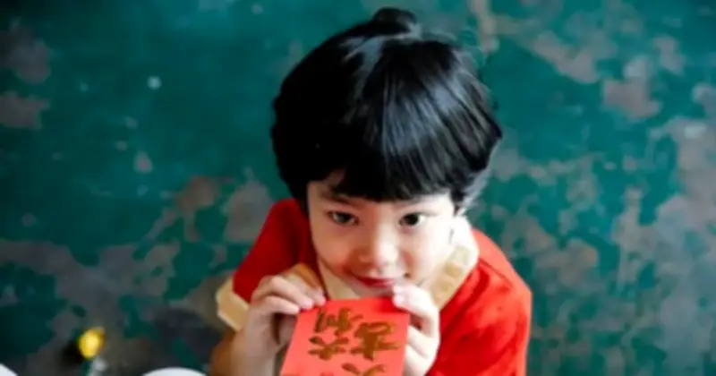 Câu nói ngây thơ của con trẻ khiến vợ chồng trẻ 'muối mặt' trong chuyến chúc Tết sếp