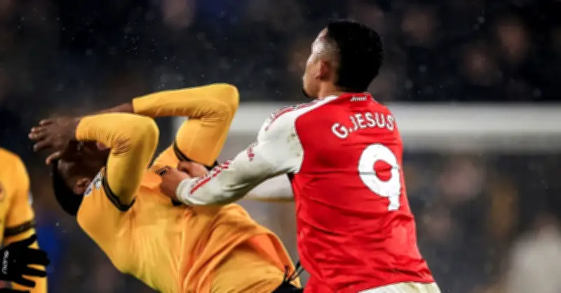 Cầu thủ Arsenal nổi nóng đánh người sau trận hòa Wolves