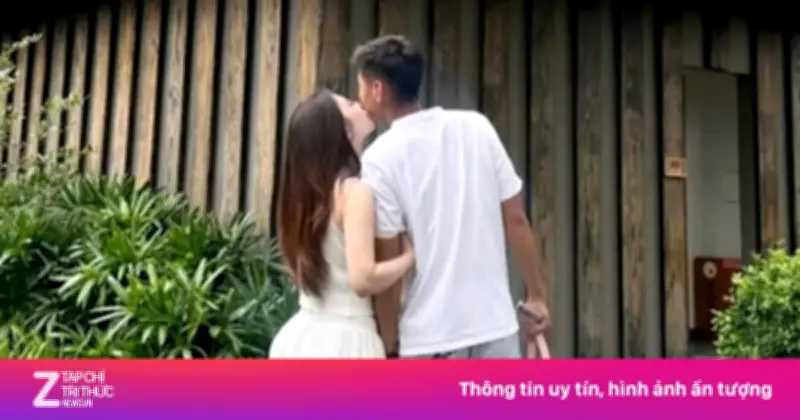 Cầu thủ Nguyễn Hiểu Minh bất ngờ công khai bạn gái trong ngày Valentine