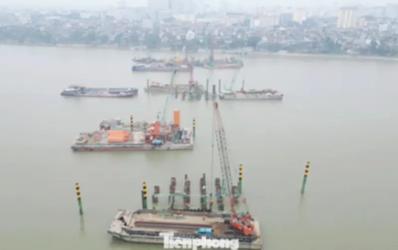 Cầu Trần Hưng Đạo: Thi công ngày đêm, vướng mặt bằng trụ số 1