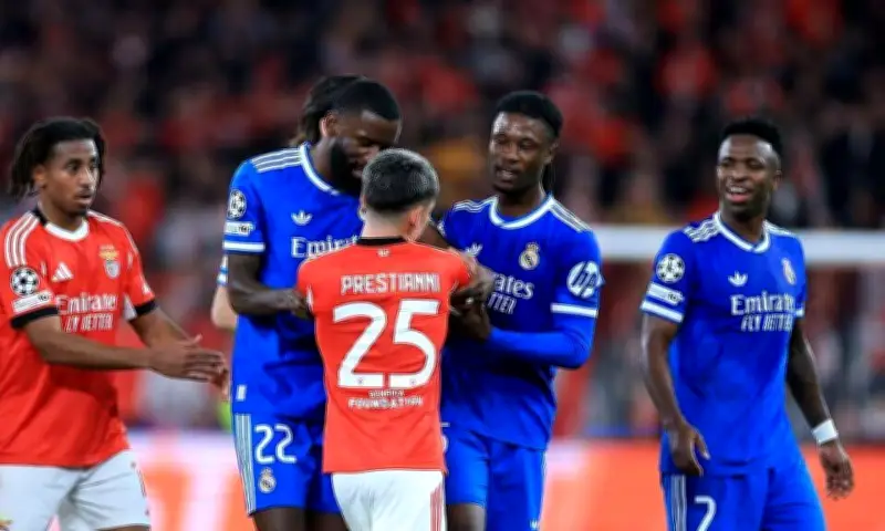 Cựu trọng tài cáo buộc Vinicius 'hạ nhục và đóng vai nạn nhân' trong vụ phân biệt chủng tộc