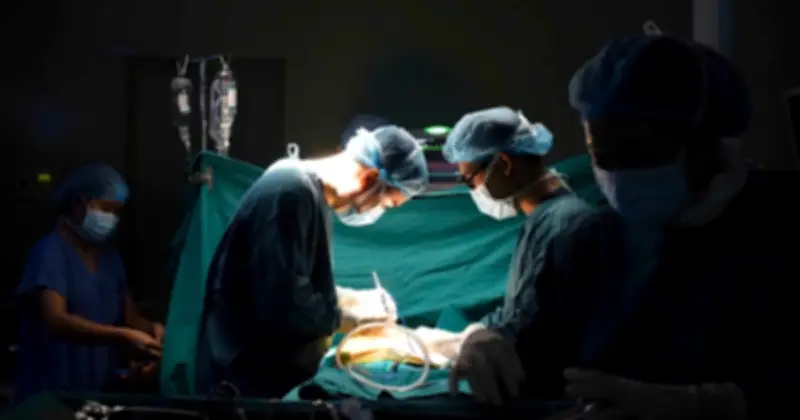 Cuộc gọi cảm động ngày Thầy thuốc Việt Nam: Bệnh nhân cũ chúc mừng ê-kíp cứu sống mình