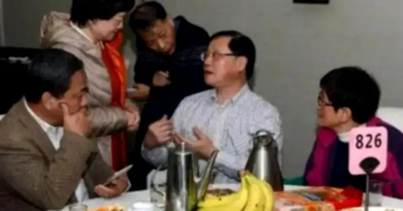 Cuộc Họp Lớp Sau 20 Năm: Bài Học Về Hạnh Phúc, Tiền Bạc Và Những Mối Quan Hệ