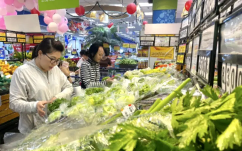 Cuối kỳ nghỉ Tết, thị trường sôi động với hàng hóa đa dạng, sức mua chưa mạnh mẽ