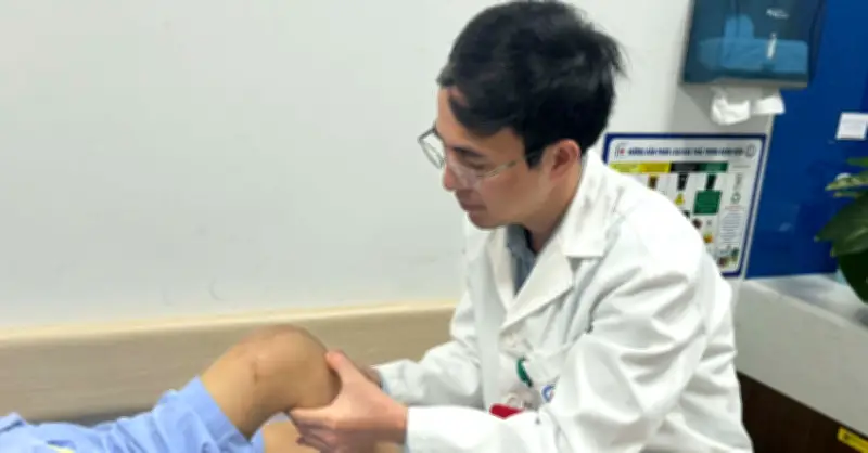 Cuối năm, nhiều người tìm lại những bước chân không dấu vết