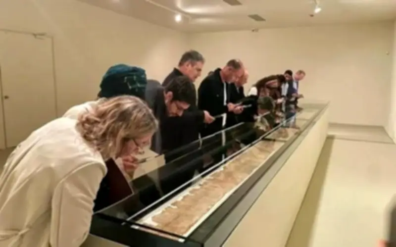 Cuộn Sách Isaiah Toàn Văn Trưng Bày Toàn Bộ Lần Đầu Sau 56 Năm Tại Bảo Tàng Israel