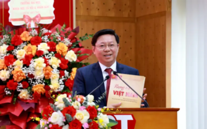 Cuốn sách 'Rạng rỡ Việt Nam' khơi dậy khát vọng phát triển đất nước