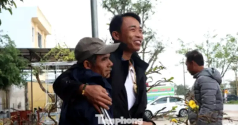 Câu Chuyện Ấm Lòng: Khách Quên Trả Tiền Cây Mai, Cộng Đồng Nghệ An Đổ Xô Ủng Hộ