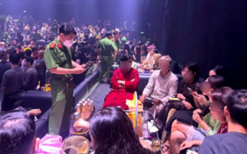 Công an TP.HCM bắt giữ 17 người dương tính ma túy tại quán bar APLUS