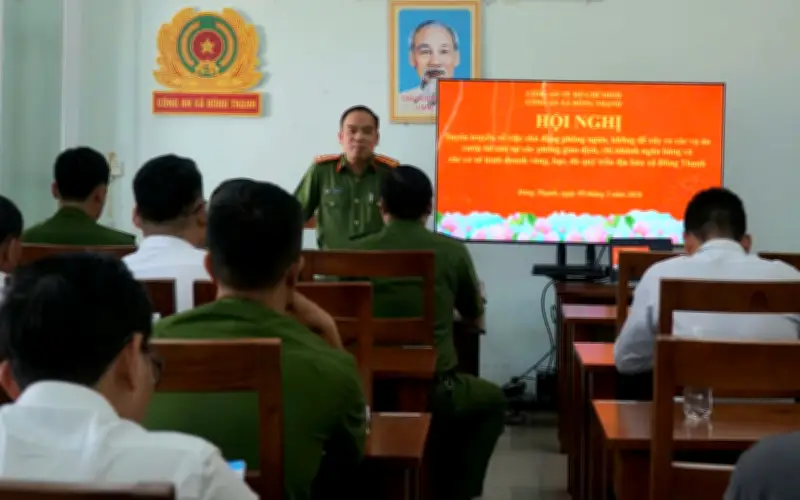 Công an xã Đông Thạnh tổ chức hội nghị phòng chống cướp tại ngân hàng và tiệm vàng