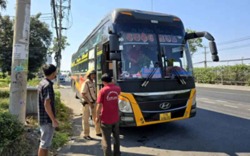 Cảnh sát giao thông TP.HCM xử lý loạt xe khách vi phạm dịp giáp Tết 2026