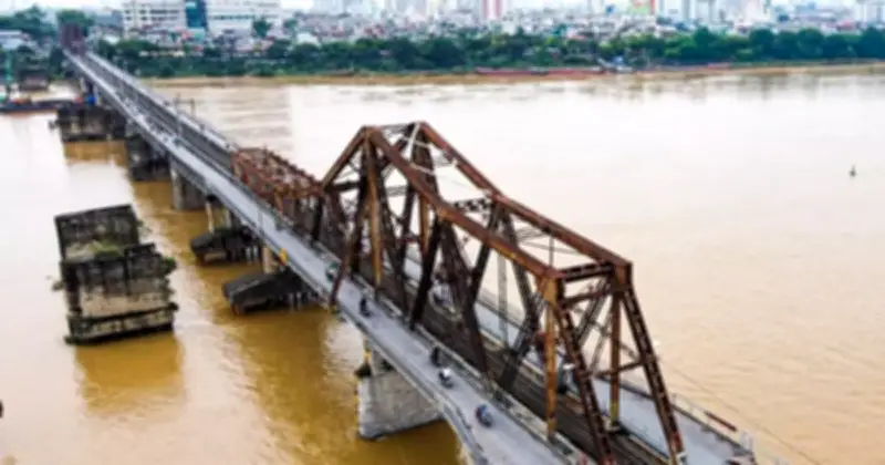 Cầu Long Biên chính thức thông tàu trở lại sau hơn một tuần sửa chữa khẩn cấp